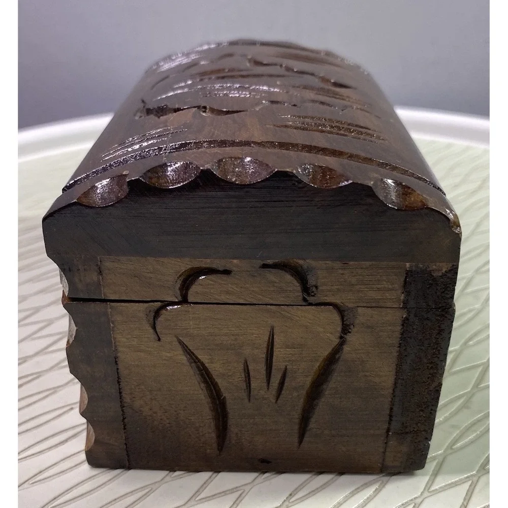 Walnut Wooden Hand carved Vintage Design Jewelry/Trinket Gift Box 5.5